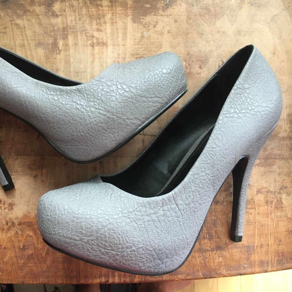 Grey Textured Heels, Size 8